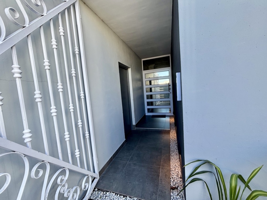 3 Bedroom Property for Sale in Sandown Western Cape